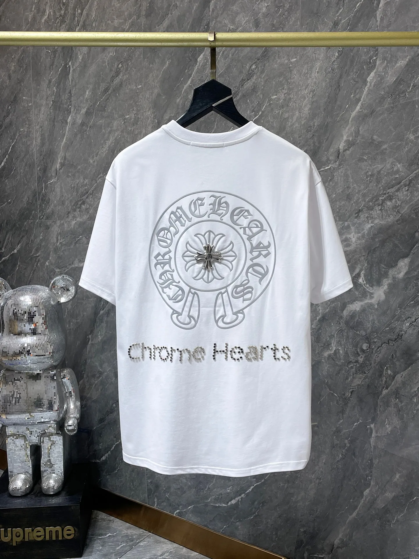 P186 New Chrome Hearts 25ss engraving film hot diamond high version for summer! High-weight, environmentally friendly and high-quality top-quality fabrics 260g~270g Cromat's Sanskrit cross-engraved film, hot-drilled, hand-buttoned short sleeves, counter synchronization, replica version 1:1 Recommended color: black, white, size: S, M, L, XL